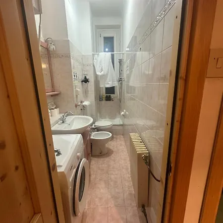 Near Center Entire 2 Bedroom Genua